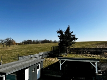 Ausblick - Hochwertiges Einfamilienhaus in ruhiger Lage mit freiem Blick und Poolanlage