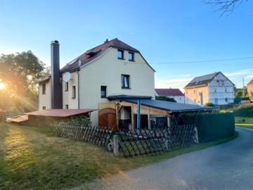 Charmantes Zweifamilienhaus in einer ruhigen Umgebung in Striegistall, 09661 Striegistal, Zweifamilienhaus