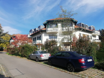 Gut vermietete ETW mit Blick auf die Weinberge in Radebeul, 01445 Radebeul, Dachgeschosswohnung