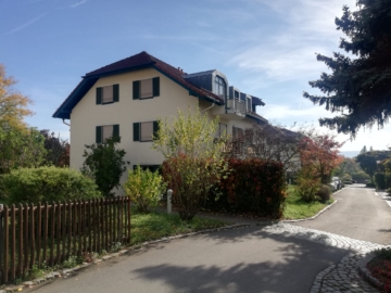 Seitenansicht - Gut vermietete ETW mit Blick auf die Weinberge in Radebeul