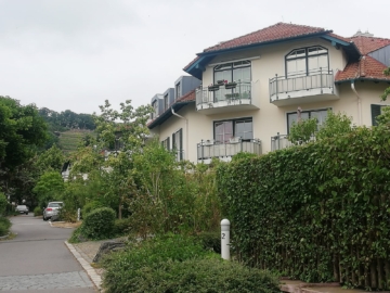 Ansicht Außen - Gut vermietete ETW mit Blick auf die Weinberge in Radebeul