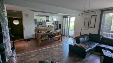 Wohnzimmer mit Kamin