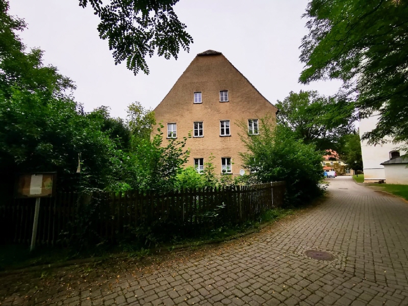 Ansicht - Dreiseithof auf Erbpacht in Parkanlage mit Teich & Wald bei Oschatz