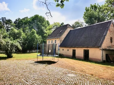 Ehemaliges Pfarrhaus mit sehr schönem Garten in Riesa, 01591 Riesa, Zweifamilienhaus