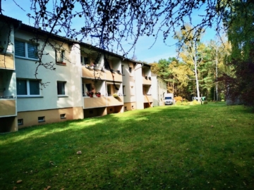 Blick ins Grüne - 6,62 % Rendite 2 x 3-Raum-Wohnungen mit Balkon in Stadt Bernsdorf