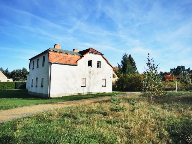 Hausansicht - Mehrfamilienhaus, auch geeignet zum Ausbau für nur 1 Familie