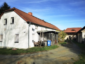 Hofseite - Mehrfamilienhaus, auch geeignet zum Ausbau für nur 1 Familie