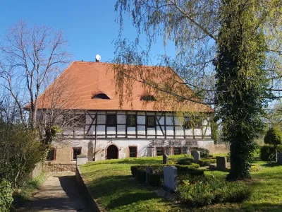 Wohnhaus in Grimma mit 3 Einheiten auf tollen Grundstück mit Erbpacht, 04668 Grimma, Zweifamilienhaus
