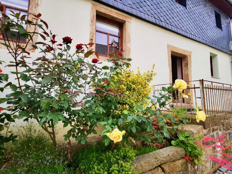 Straßenseite saniertes Haus - Zwei zusammen stehende Häuser im mittelalterlichem Ortskern von Elstra!