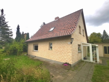 Straßenansicht - 2024/25 hochwertig saniertes Einfamilienhaus in Lauta - Süd