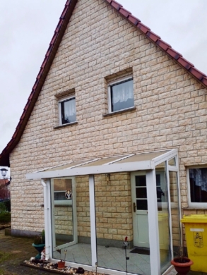 Geschützter Hauseingang - 2024/25 saniertes Einfamilienhaus in Lauta - Süd