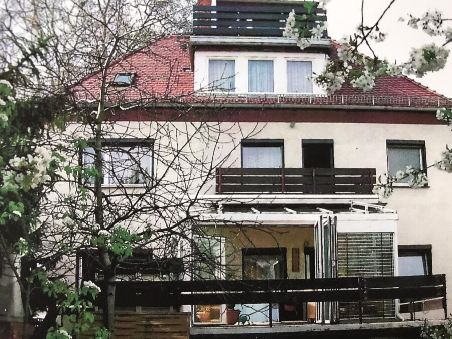 Etagenwohnung mit Doppeltiefgarage - Ansicht auf das Haus vom Garten