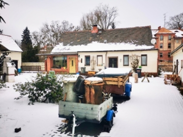 Wohnhaus vom Tor aus - Verträumter kleiner Dreiseitenhof bei der Stadt Bernsdorf