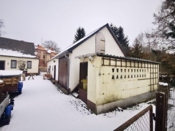 Wohnhaus und Nebengebäude - Verträumter kleiner Dreiseitenhof bei der Stadt Bernsdorf