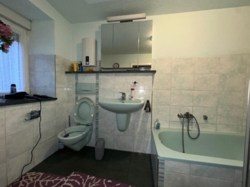 Bad - Zweifamilienhaus mit großer Scheune in bester Lage von Nossen