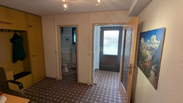 Diele - Familienfreundliche Doppelhaushälfte mit großem Garten in Heidenau-Gommern