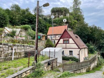 Großes Einfamilienhaus in der Sächsischen Schweiz - Häuser an der Felswand