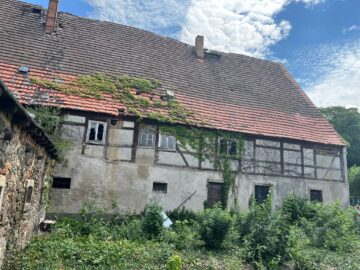 Denkmalgeschützter Gutshof mit Grundstück für 2 Doppelhaushälften - Haupthaus mit Nebengelass