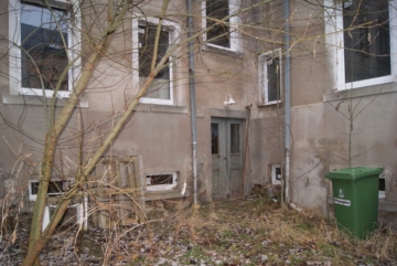 Rückseite Hauseingang - Mehrfamilienhaus zum Sanieren in Hainichen