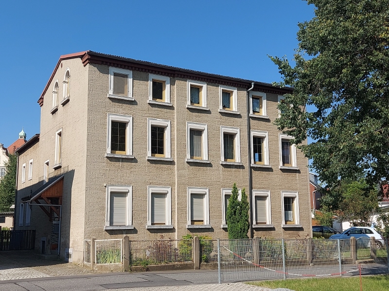 Großröhrsdorf - Schönes Zweifamilienhaus mit viel Charm - Straßenansicht