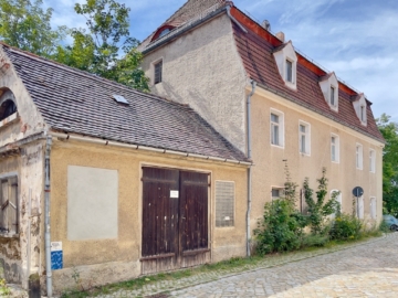 Haus mit Garage - Mehrfamilienhaus leerstehend zum Sanieren in Königsbrück