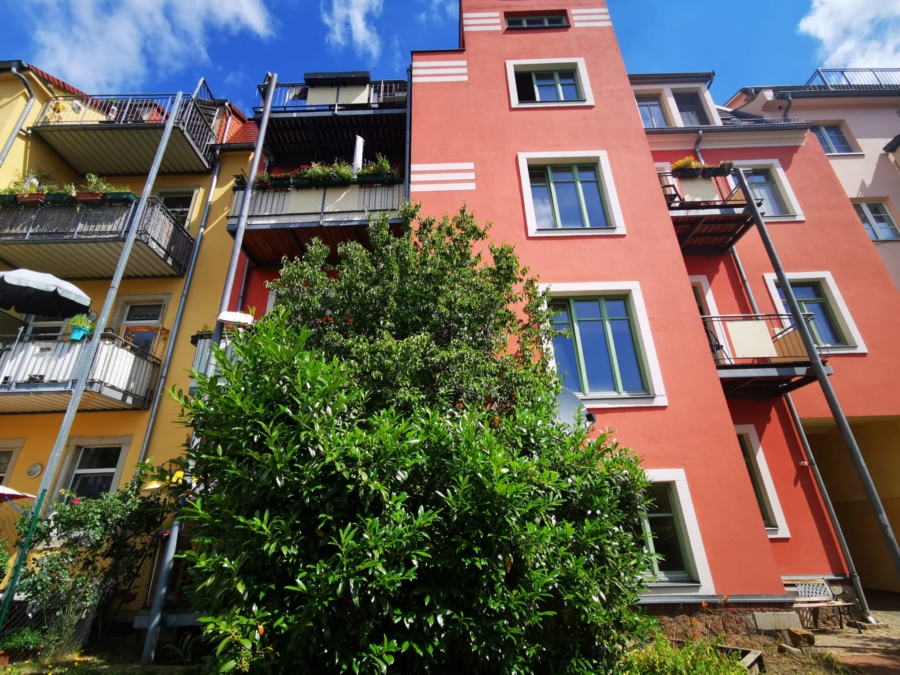 Hintere Ansicht vom Balkon - Schöne Altbauwohnung mit Balkon im Zentrum von Radebeul – Kötzschenbroda