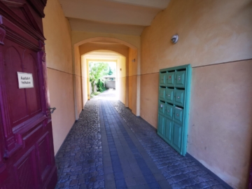 Haupteingang - Schöne Altbauwohnung mit Balkon im Zentrum von Radebeul – Kötzschenbroda