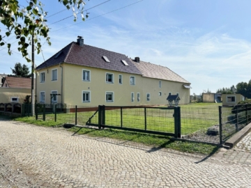 Kleiner bezugsfertiger Bauernhof bei Bernsdorf, 02994 Bernsdorf, Zweifamilienhaus
