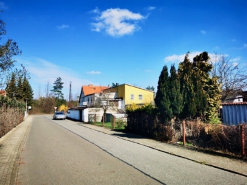 Straßenansicht - Großzügige Doppelhaushälfte mit XL-Werkstatt in Lauta