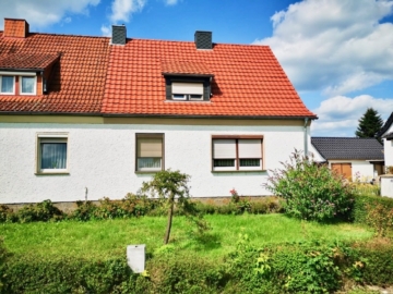 Frontale - Doppelhaushälfte in Bernsdorf