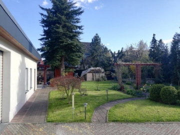 Ansicht Garten - Saniertes EFH mit Ferienbungalow in Dresden